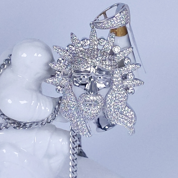 🧡 Icy Jesus Pendant - Picture 4 of 6